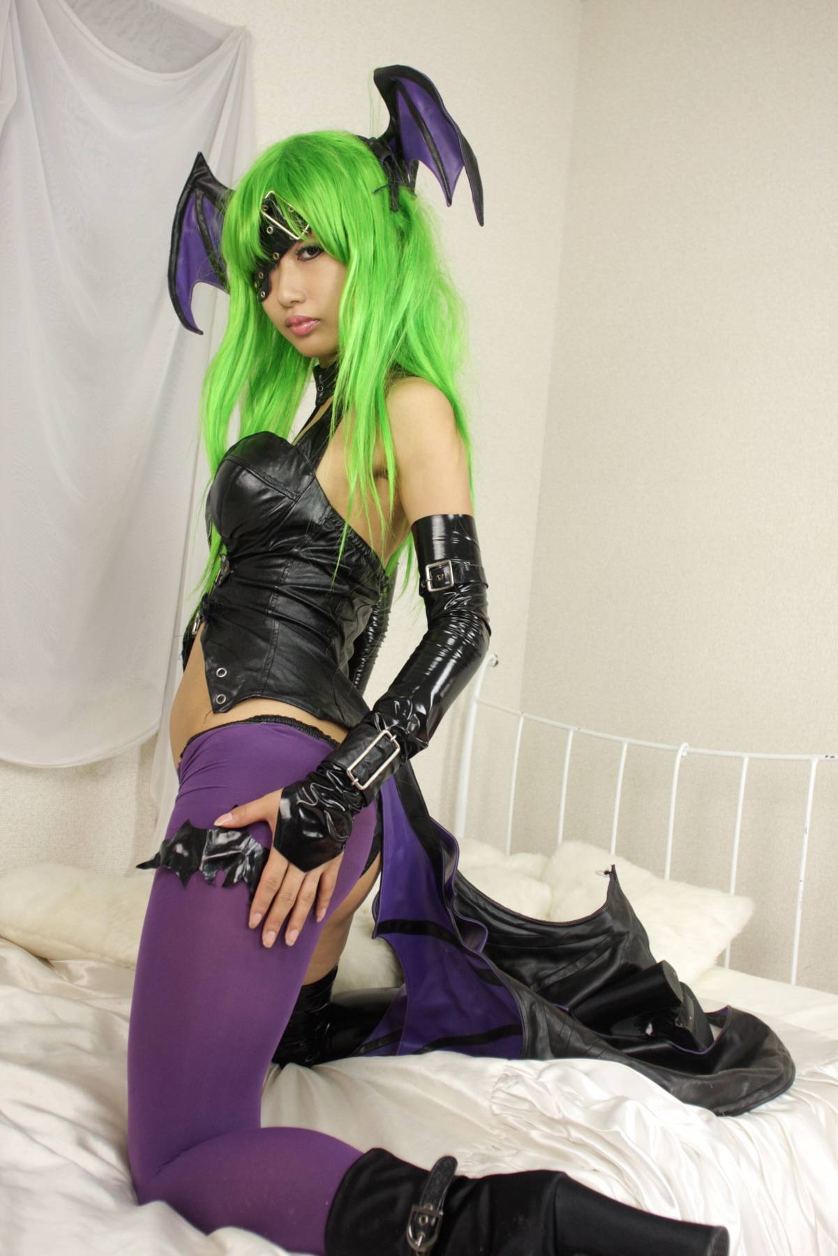 [Cosplay]  Darkstalkers - Morrigan with great body in latex 2